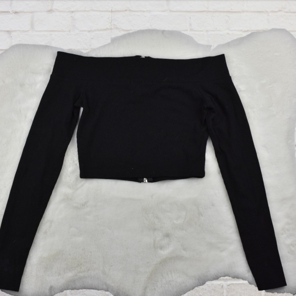 Forever 21 Off-the-Shoulder Front Zipper Crop Top - Picture 3 of 6